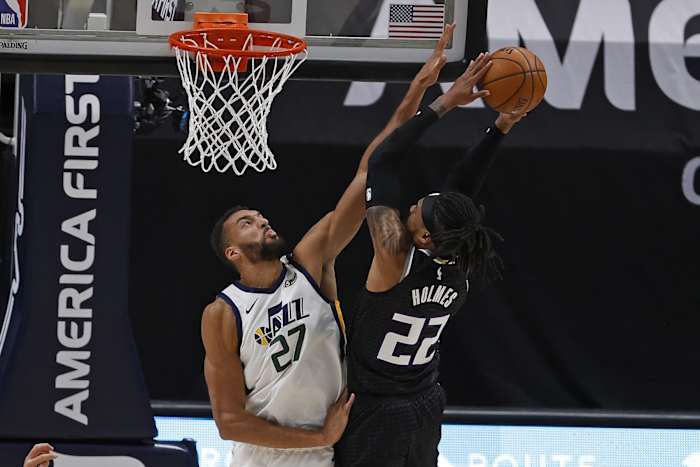 Rudy Gobert (27) looks to block a shot against the Sacramento Kings